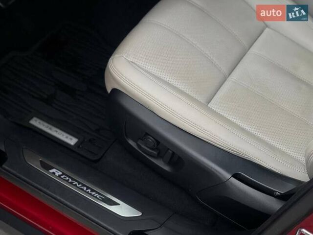 Червоний Ленд Ровер Рендж Ровер Велар, об'ємом двигуна 2 л та пробігом 30 тис. км за 69900 $, фото 9 на Automoto.ua