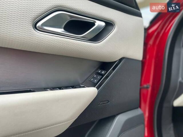 Червоний Ленд Ровер Рендж Ровер Велар, об'ємом двигуна 2 л та пробігом 30 тис. км за 72000 $, фото 7 на Automoto.ua