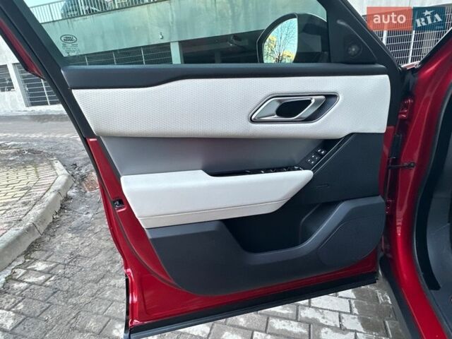 Червоний Ленд Ровер Рендж Ровер Велар, об'ємом двигуна 2 л та пробігом 31 тис. км за 59700 $, фото 46 на Automoto.ua