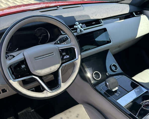 Красный Ленд Ровер Рендж Ровер Велар, объемом двигателя 2 л и пробегом 24 тыс. км за 72000 $, фото 8 на Automoto.ua