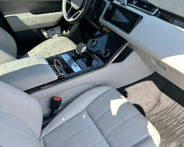 Красный Ленд Ровер Рендж Ровер Велар, объемом двигателя 2 л и пробегом 24 тыс. км за 72000 $, фото 12 на Automoto.ua