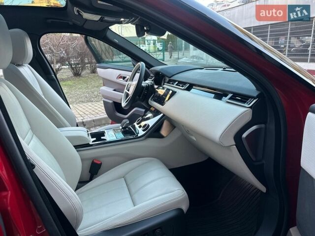 Червоний Ленд Ровер Рендж Ровер Велар, об'ємом двигуна 2 л та пробігом 31 тис. км за 59700 $, фото 40 на Automoto.ua