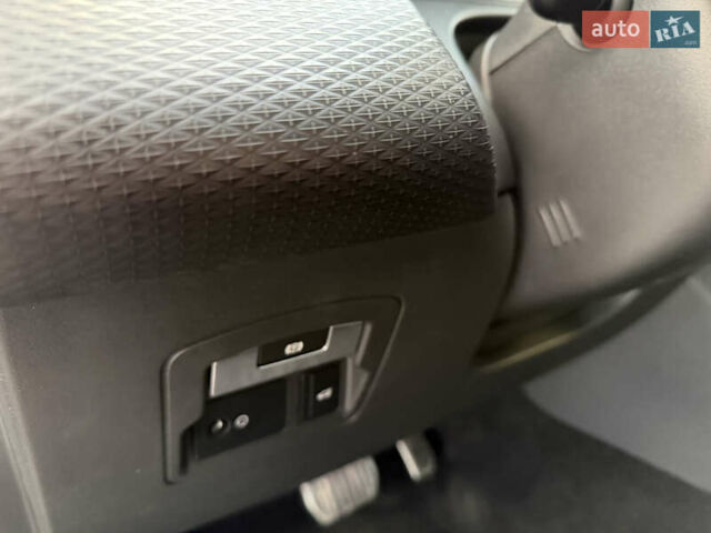 Ленд Ровер Рендж Ровер Велар, объемом двигателя 3 л и пробегом 136 тыс. км за 38000 $, фото 27 на Automoto.ua