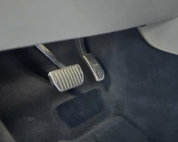 Ленд Ровер Рендж Ровер Велар, объемом двигателя 2 л и пробегом 105 тыс. км за 39999 $, фото 20 на Automoto.ua