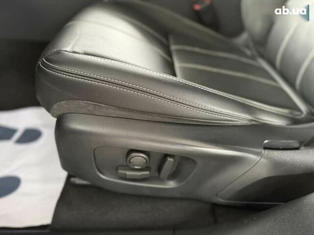 Ленд Ровер Рендж Ровер Велар, объемом двигателя 3 л и пробегом 115 тыс. км за 43500 $, фото 18 на Automoto.ua