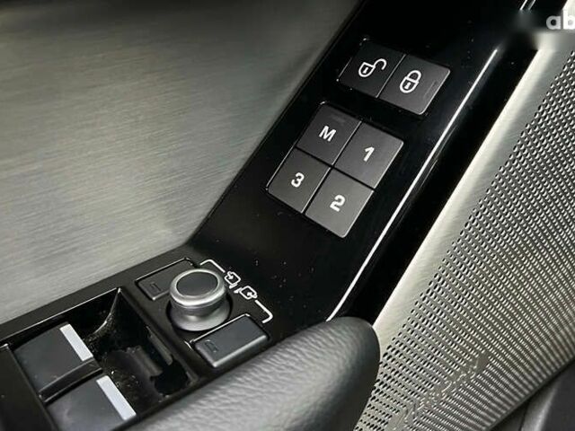 Ленд Ровер Рендж Ровер Велар, объемом двигателя 2 л и пробегом 91 тыс. км за 31900 $, фото 21 на Automoto.ua