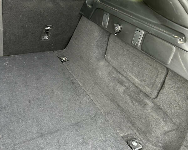 Ленд Ровер Рендж Ровер Велар, объемом двигателя 3 л и пробегом 111 тыс. км за 45900 $, фото 44 на Automoto.ua