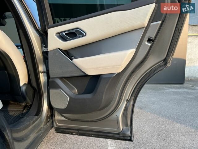Сірий Ленд Ровер Рендж Ровер Велар, об'ємом двигуна 3 л та пробігом 83 тис. км за 46000 $, фото 32 на Automoto.ua