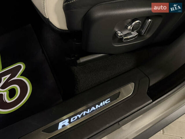 Серый Ленд Ровер Рендж Ровер Велар, объемом двигателя 3 л и пробегом 113 тыс. км за 38000 $, фото 43 на Automoto.ua