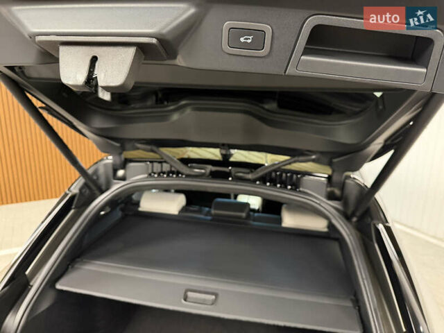 Серый Ленд Ровер Рендж Ровер Велар, объемом двигателя 3 л и пробегом 113 тыс. км за 38000 $, фото 46 на Automoto.ua