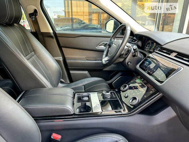 Серый Ленд Ровер Рендж Ровер Велар, объемом двигателя 3 л и пробегом 87 тыс. км за 39499 $, фото 17 на Automoto.ua