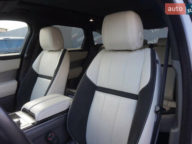 Серый Ленд Ровер Рендж Ровер Велар, объемом двигателя 2 л и пробегом 26 тыс. км за 44000 $, фото 24 на Automoto.ua