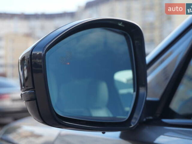 Серый Ленд Ровер Рендж Ровер Велар, объемом двигателя 2 л и пробегом 26 тыс. км за 44000 $, фото 17 на Automoto.ua