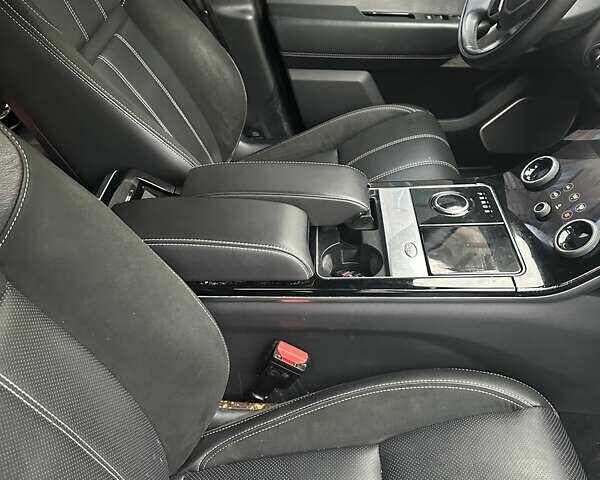 Серый Ленд Ровер Рендж Ровер Велар, объемом двигателя 2 л и пробегом 133 тыс. км за 31000 $, фото 7 на Automoto.ua