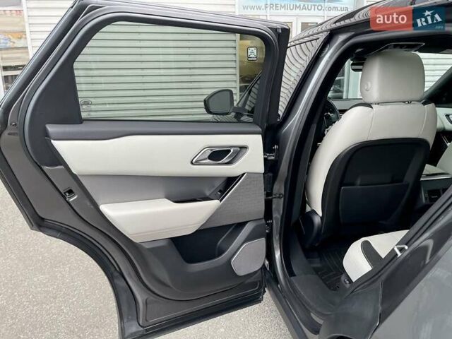 Сірий Ленд Ровер Рендж Ровер Велар, об'ємом двигуна 2 л та пробігом 93 тис. км за 43500 $, фото 42 на Automoto.ua