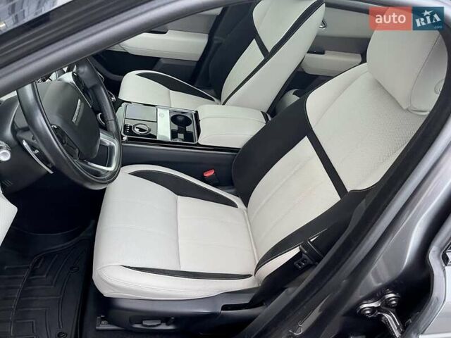 Сірий Ленд Ровер Рендж Ровер Велар, об'ємом двигуна 2 л та пробігом 93 тис. км за 43500 $, фото 19 на Automoto.ua