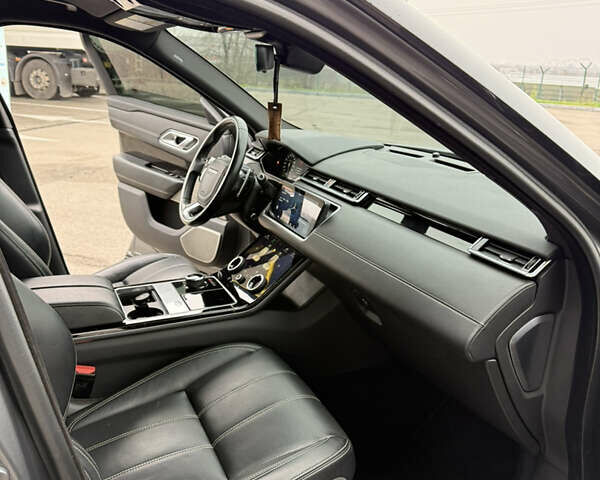 Серый Ленд Ровер Рендж Ровер Велар, объемом двигателя 2 л и пробегом 147 тыс. км за 29999 $, фото 23 на Automoto.ua