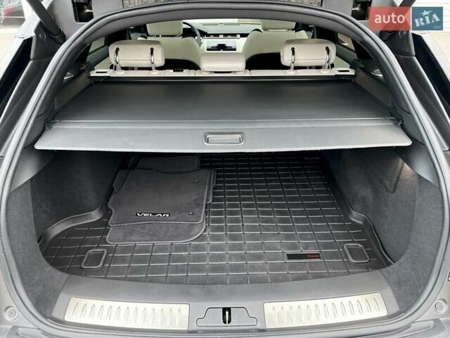 Сірий Ленд Ровер Рендж Ровер Велар, об'ємом двигуна 2 л та пробігом 93 тис. км за 43500 $, фото 58 на Automoto.ua