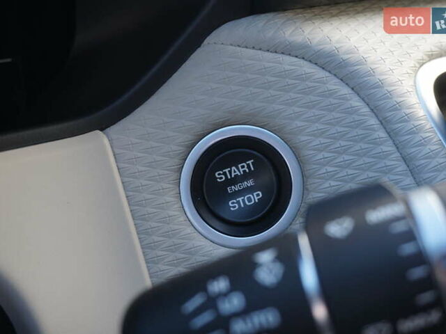 Серый Ленд Ровер Рендж Ровер Велар, объемом двигателя 2 л и пробегом 26 тыс. км за 44000 $, фото 45 на Automoto.ua