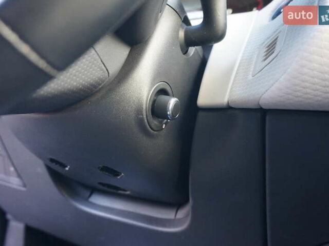 Серый Ленд Ровер Рендж Ровер Велар, объемом двигателя 2 л и пробегом 26 тыс. км за 44000 $, фото 46 на Automoto.ua