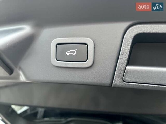 Сірий Ленд Ровер Рендж Ровер Велар, об'ємом двигуна 2 л та пробігом 93 тис. км за 43500 $, фото 59 на Automoto.ua