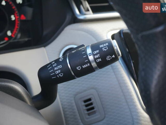 Серый Ленд Ровер Рендж Ровер Велар, объемом двигателя 2 л и пробегом 26 тыс. км за 44000 $, фото 43 на Automoto.ua