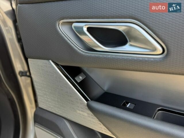 Сірий Ленд Ровер Рендж Ровер Велар, об'ємом двигуна 2 л та пробігом 140 тис. км за 32999 $, фото 49 на Automoto.ua