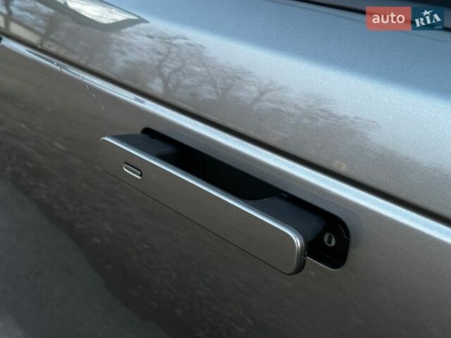 Серый Ленд Ровер Рендж Ровер Велар, объемом двигателя 3 л и пробегом 106 тыс. км за 39500 $, фото 18 на Automoto.ua