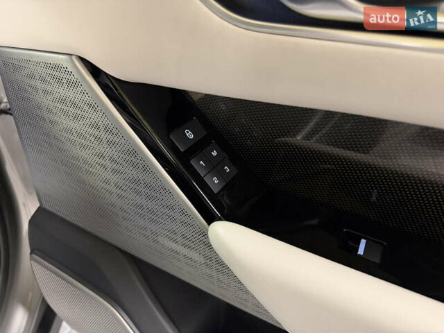 Серый Ленд Ровер Рендж Ровер Велар, объемом двигателя 3 л и пробегом 113 тыс. км за 38000 $, фото 44 на Automoto.ua