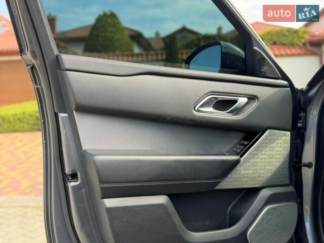Сірий Ленд Ровер Рендж Ровер Велар, об'ємом двигуна 2 л та пробігом 140 тис. км за 32999 $, фото 39 на Automoto.ua