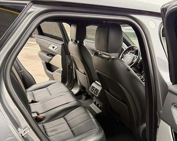 Серый Ленд Ровер Рендж Ровер Велар, объемом двигателя 2 л и пробегом 147 тыс. км за 31900 $, фото 22 на Automoto.ua