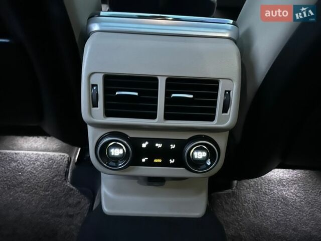 Серый Ленд Ровер Рендж Ровер Велар, объемом двигателя 3 л и пробегом 106 тыс. км за 39500 $, фото 32 на Automoto.ua