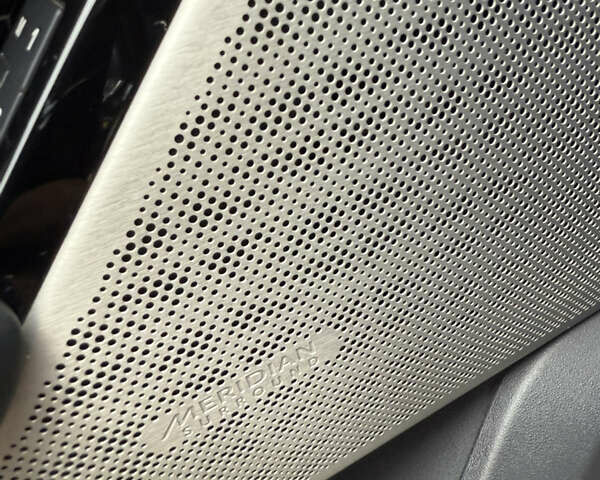 Серый Ленд Ровер Рендж Ровер Велар, объемом двигателя 2 л и пробегом 147 тыс. км за 31900 $, фото 18 на Automoto.ua