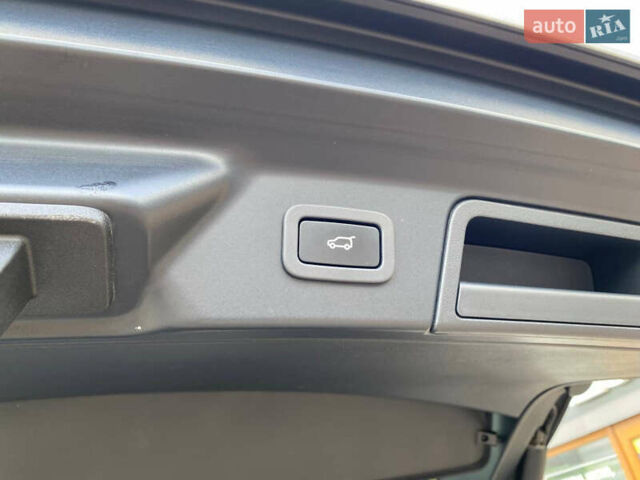 Серый Ленд Ровер Рендж Ровер Велар, объемом двигателя 2.99 л и пробегом 185 тыс. км за 39900 $, фото 24 на Automoto.ua