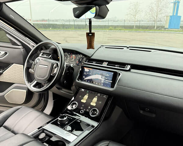 Серый Ленд Ровер Рендж Ровер Велар, объемом двигателя 2 л и пробегом 147 тыс. км за 31900 $, фото 20 на Automoto.ua