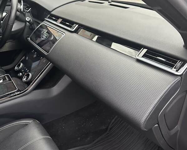 Серый Ленд Ровер Рендж Ровер Велар, объемом двигателя 2 л и пробегом 133 тыс. км за 31000 $, фото 8 на Automoto.ua