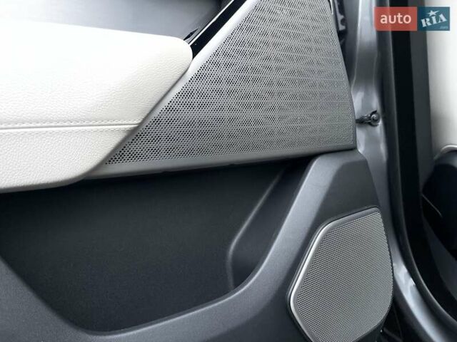 Сірий Ленд Ровер Рендж Ровер Велар, об'ємом двигуна 2 л та пробігом 93 тис. км за 43500 $, фото 44 на Automoto.ua