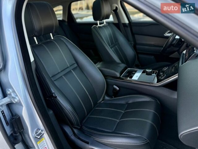 Серый Ленд Ровер Рендж Ровер Велар, объемом двигателя 2 л и пробегом 129 тыс. км за 32000 $, фото 13 на Automoto.ua