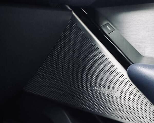 Серый Ленд Ровер Рендж Ровер Велар, объемом двигателя 2 л и пробегом 83 тыс. км за 38900 $, фото 18 на Automoto.ua