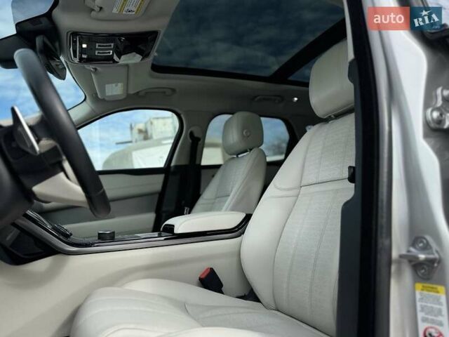 Сірий Ленд Ровер Рендж Ровер Велар, об'ємом двигуна 2 л та пробігом 137 тис. км за 33500 $, фото 26 на Automoto.ua