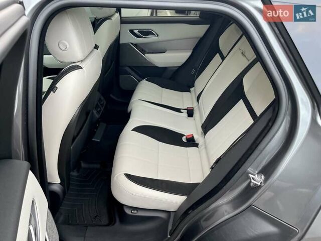 Сірий Ленд Ровер Рендж Ровер Велар, об'ємом двигуна 2 л та пробігом 93 тис. км за 43500 $, фото 48 на Automoto.ua