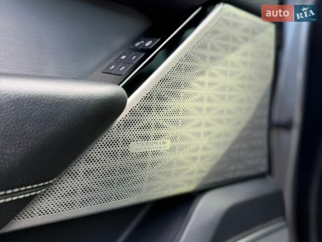 Сірий Ленд Ровер Рендж Ровер Велар, об'ємом двигуна 2 л та пробігом 140 тис. км за 32999 $, фото 38 на Automoto.ua