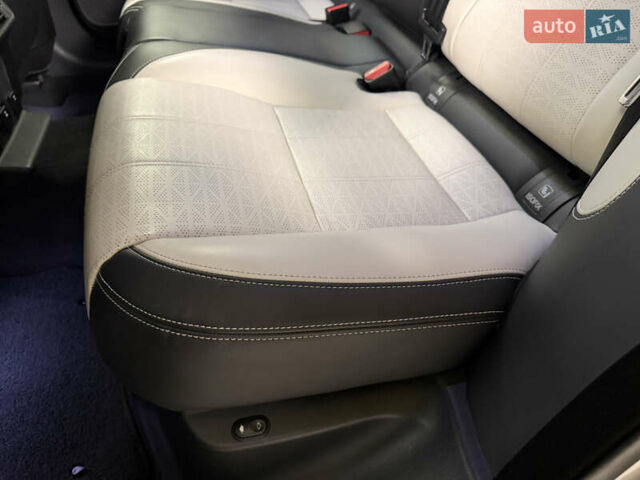 Серый Ленд Ровер Рендж Ровер Велар, объемом двигателя 3 л и пробегом 113 тыс. км за 38000 $, фото 38 на Automoto.ua