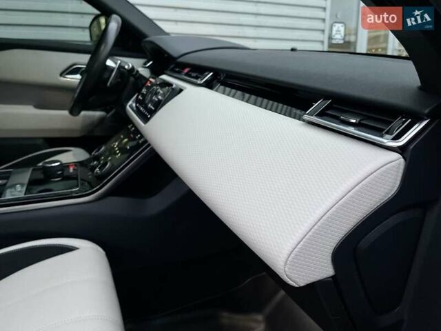 Сірий Ленд Ровер Рендж Ровер Велар, об'ємом двигуна 2 л та пробігом 93 тис. км за 43500 $, фото 53 на Automoto.ua