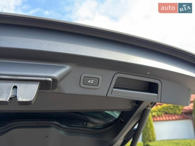 Сірий Ленд Ровер Рендж Ровер Велар, об'ємом двигуна 2 л та пробігом 140 тис. км за 32999 $, фото 71 на Automoto.ua