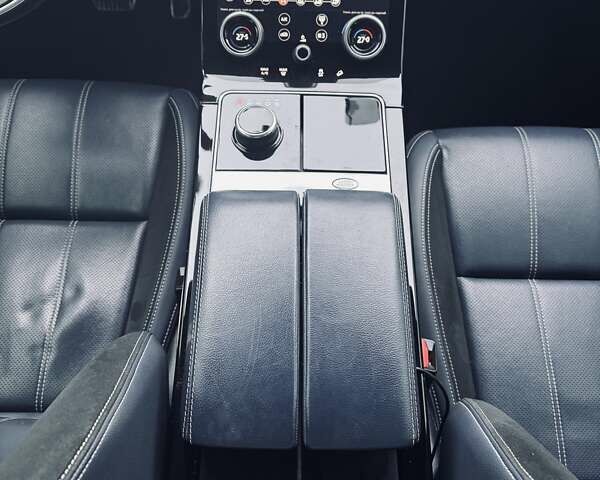 Серый Ленд Ровер Рендж Ровер Велар, объемом двигателя 2 л и пробегом 83 тыс. км за 38900 $, фото 16 на Automoto.ua