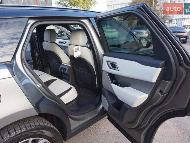 Серый Ленд Ровер Рендж Ровер Велар, объемом двигателя 2 л и пробегом 26 тыс. км за 44000 $, фото 27 на Automoto.ua