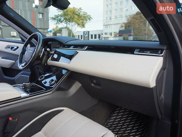 Серый Ленд Ровер Рендж Ровер Велар, объемом двигателя 2 л и пробегом 26 тыс. км за 44000 $, фото 35 на Automoto.ua