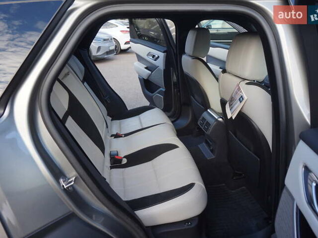 Серый Ленд Ровер Рендж Ровер Велар, объемом двигателя 2 л и пробегом 26 тыс. км за 44000 $, фото 28 на Automoto.ua