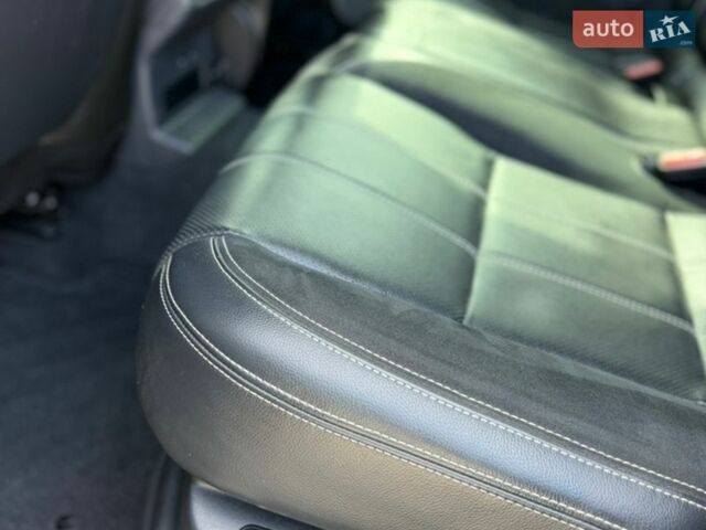 Сірий Ленд Ровер Рендж Ровер Велар, об'ємом двигуна 2 л та пробігом 140 тис. км за 32999 $, фото 60 на Automoto.ua